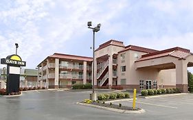 Days Inn By Wyndham Airport East  2*